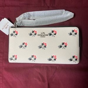 Coach Wristlet Large NWT